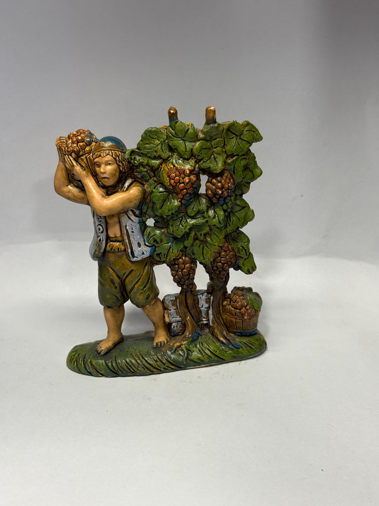 CONTADINO CHE RACCOGLIE UVA CM 10