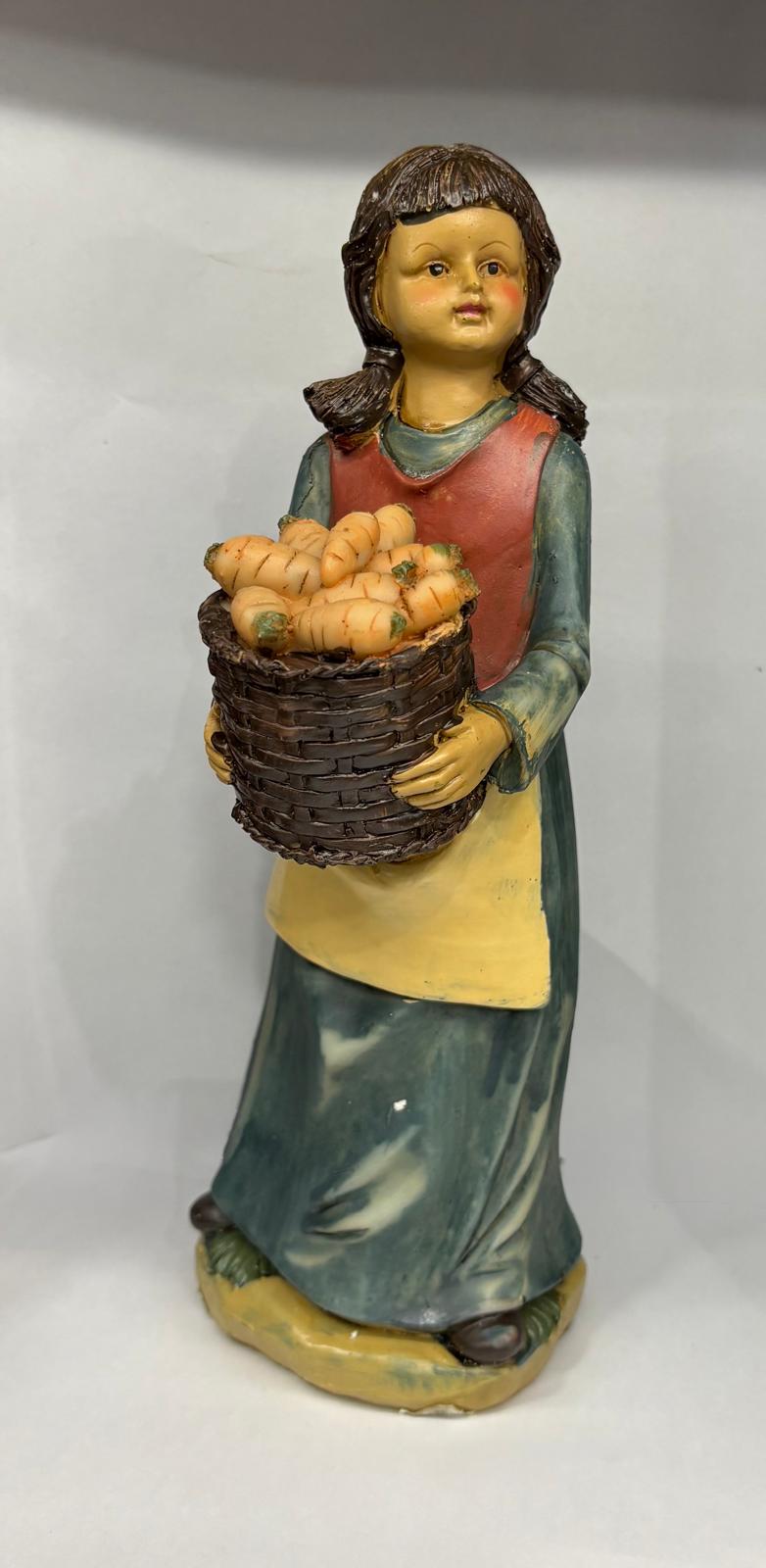 DONNA CON CESTO CM25