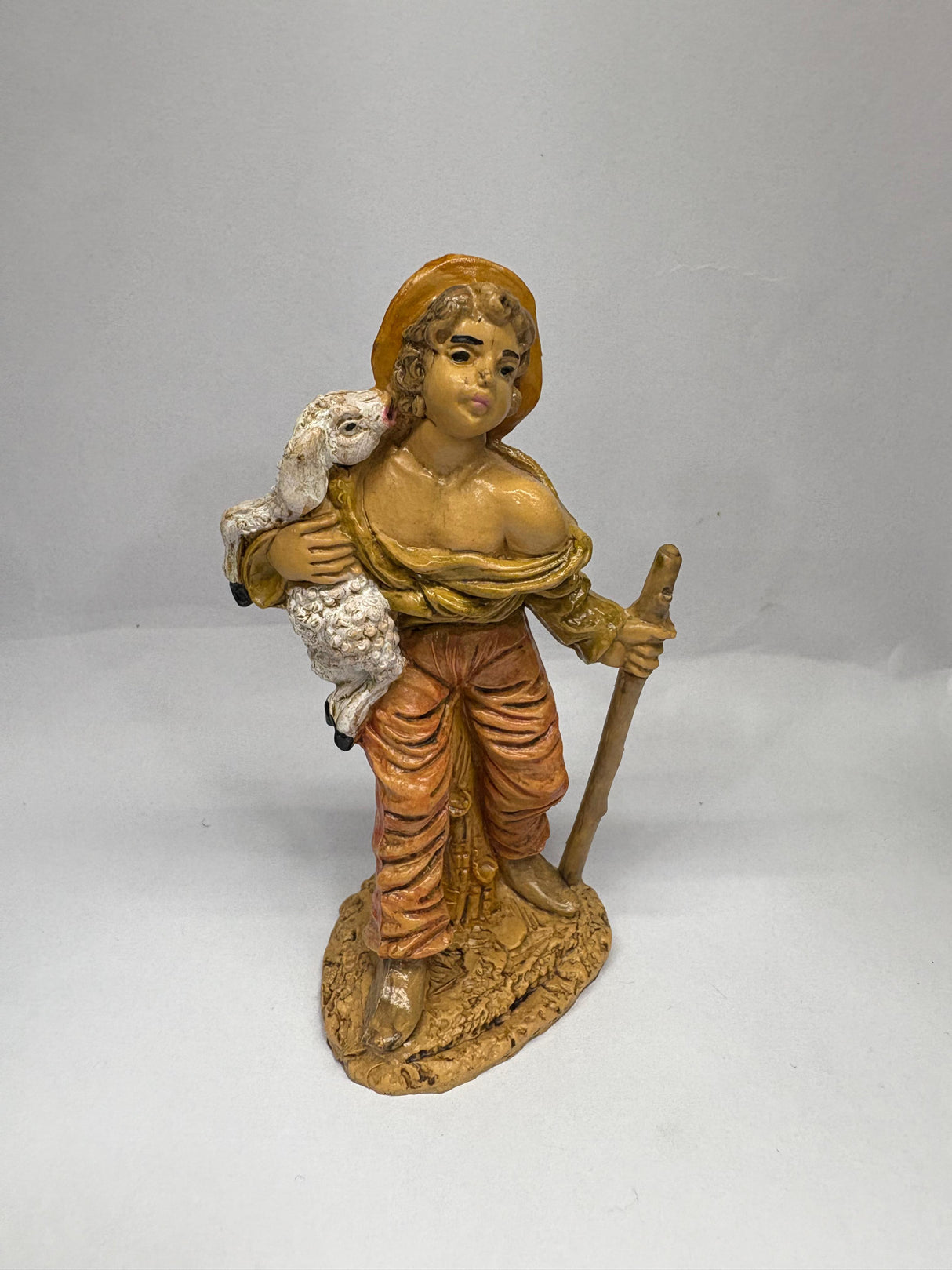 RAGAZZO CON PECORA CM 10