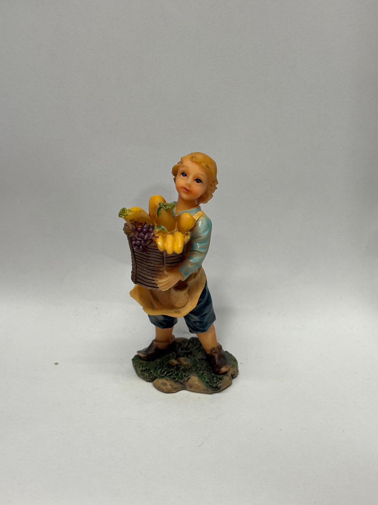 BAMBINO CON CESTO DI FRUTTA CM 12