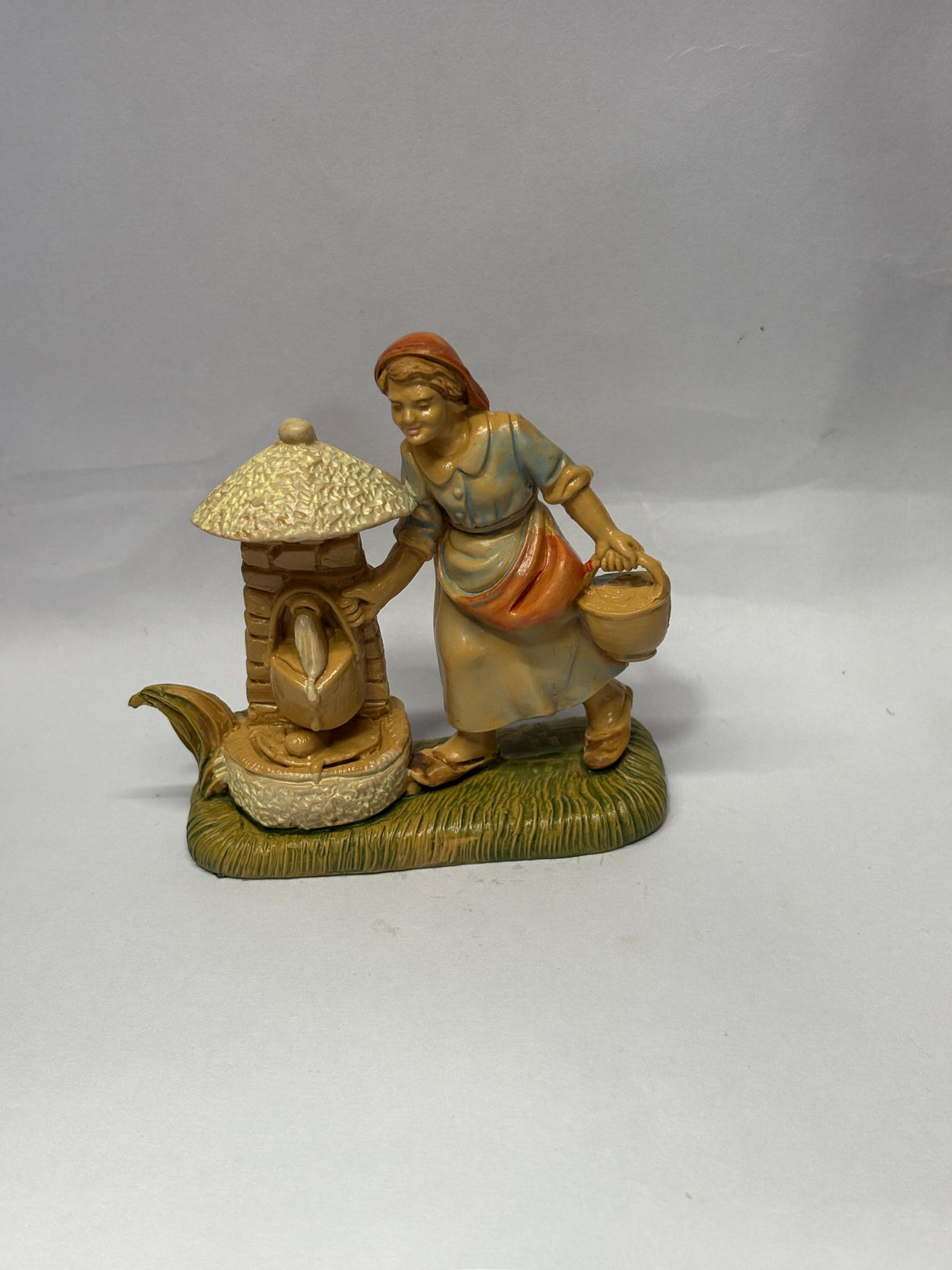 DONNA ALLA FONTANA CM 8.2