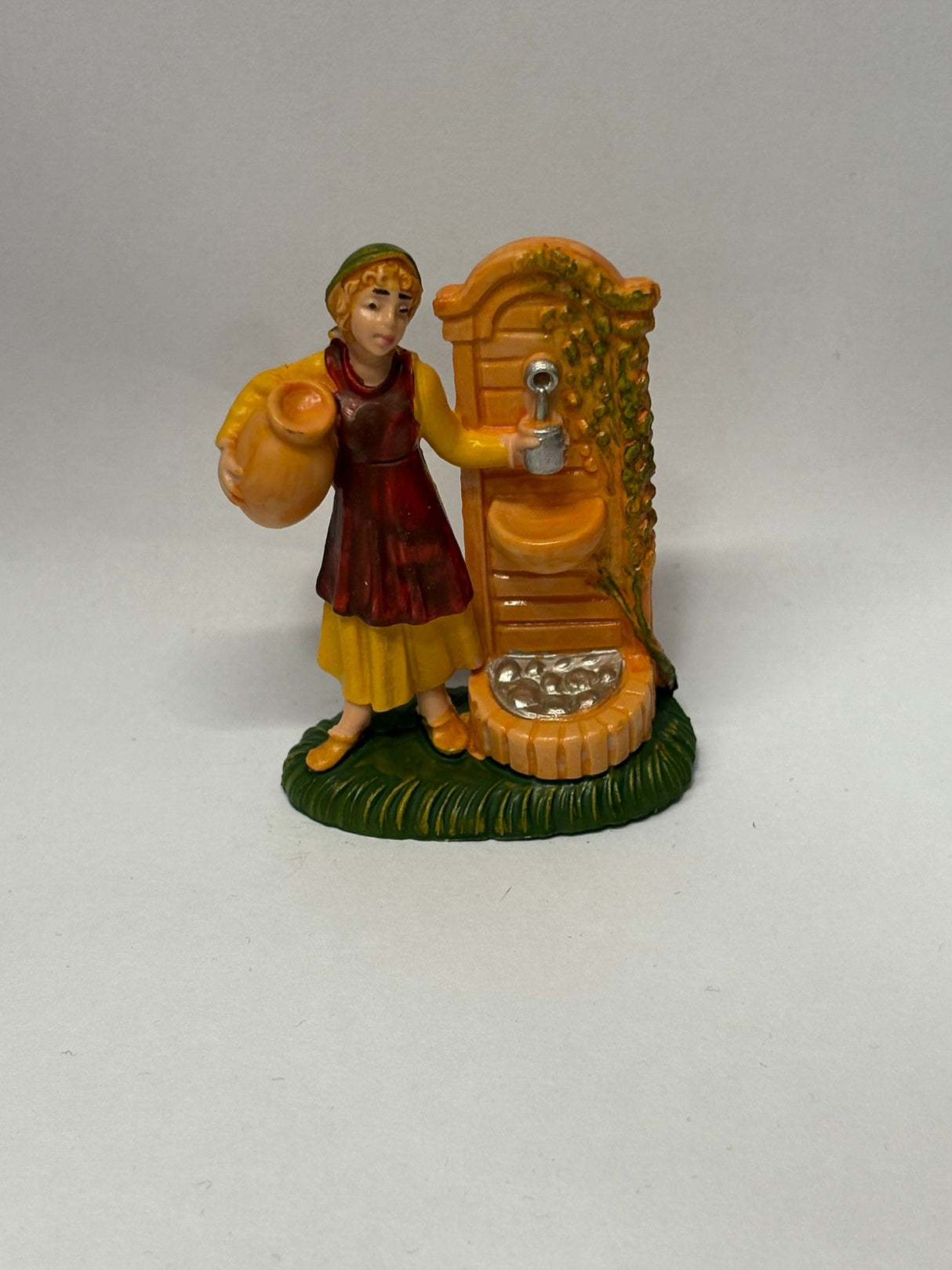 DONNA ALLA FONTANA CM 6.5