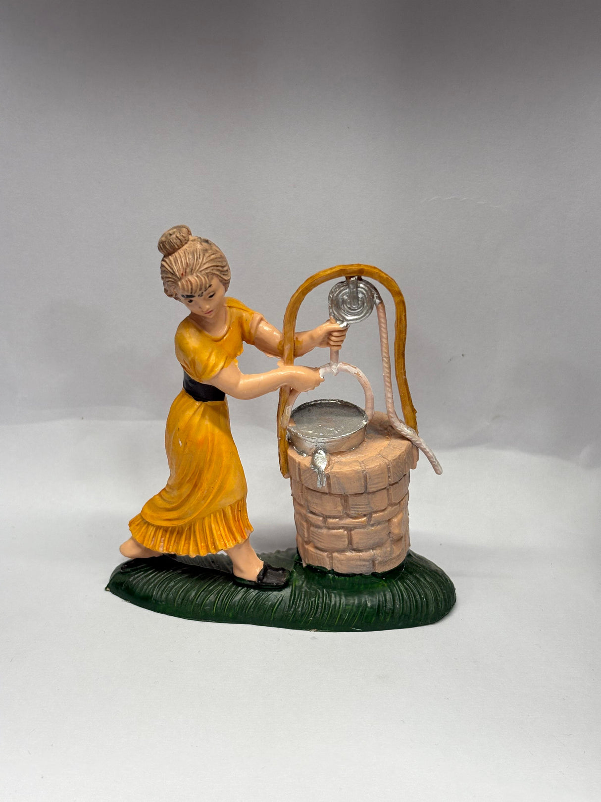 DONNA AL POZZO CM 10