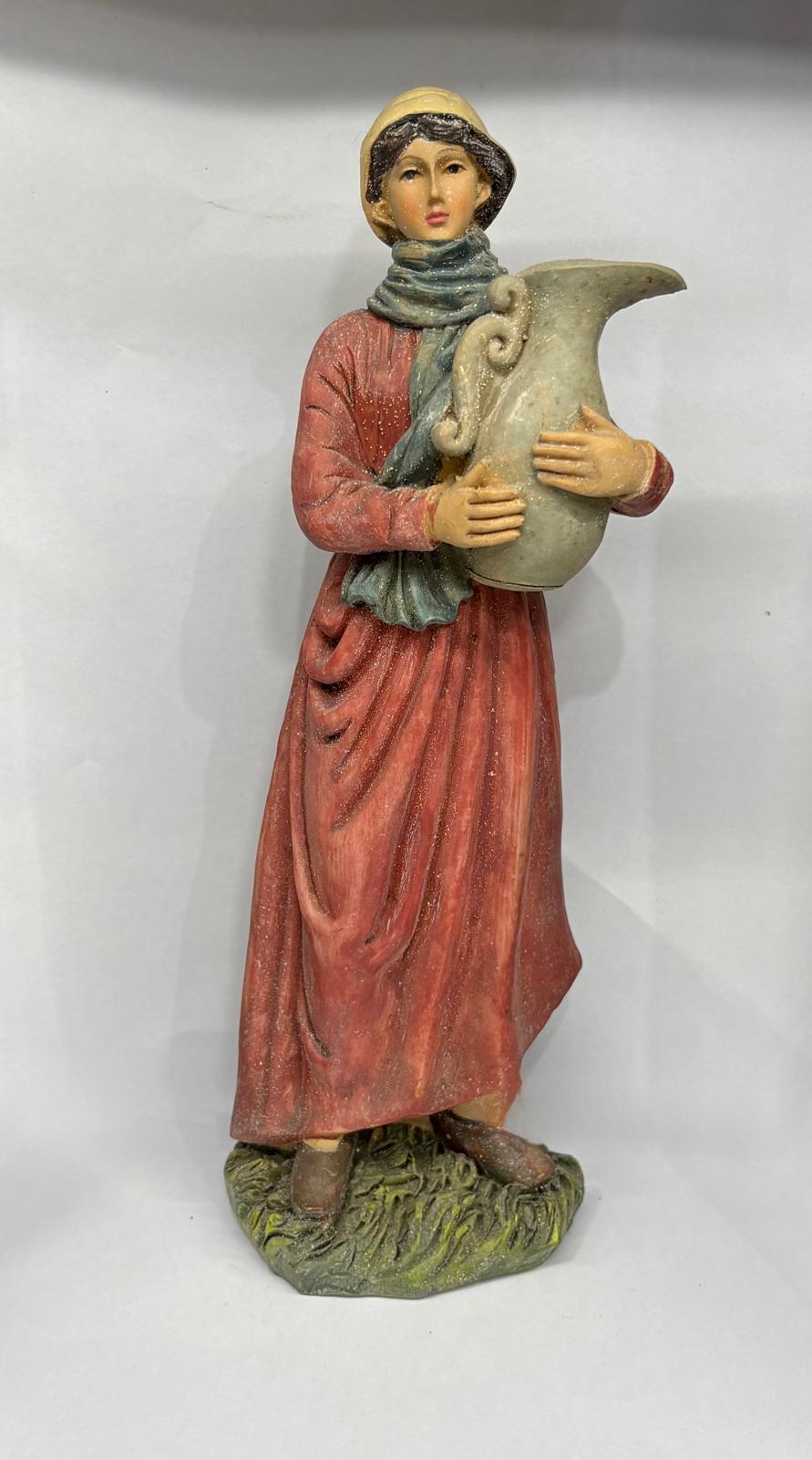 DONNA CON ANFORA CM25