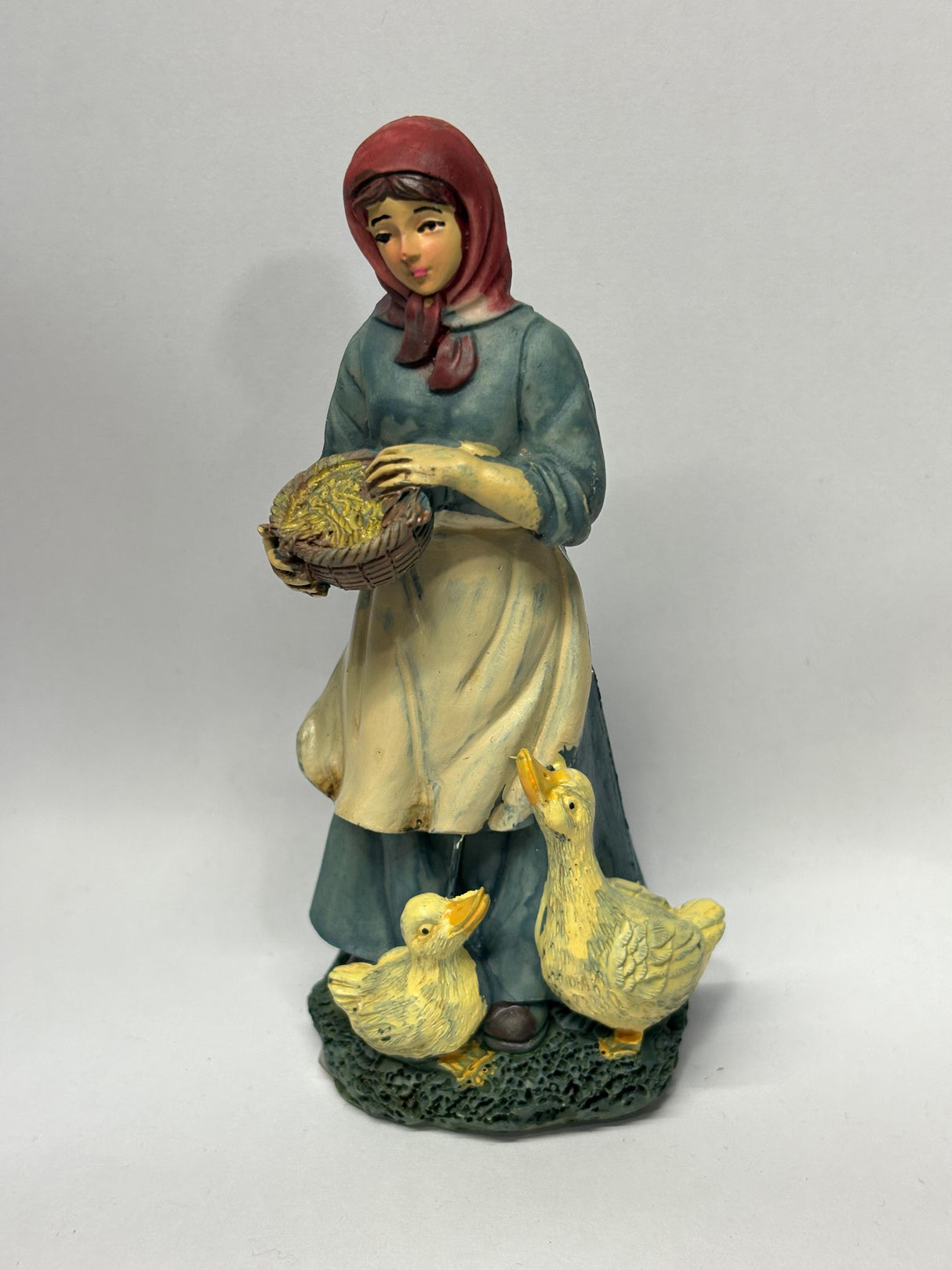 DONNA CHE NUTRE LE OCHE CM 12