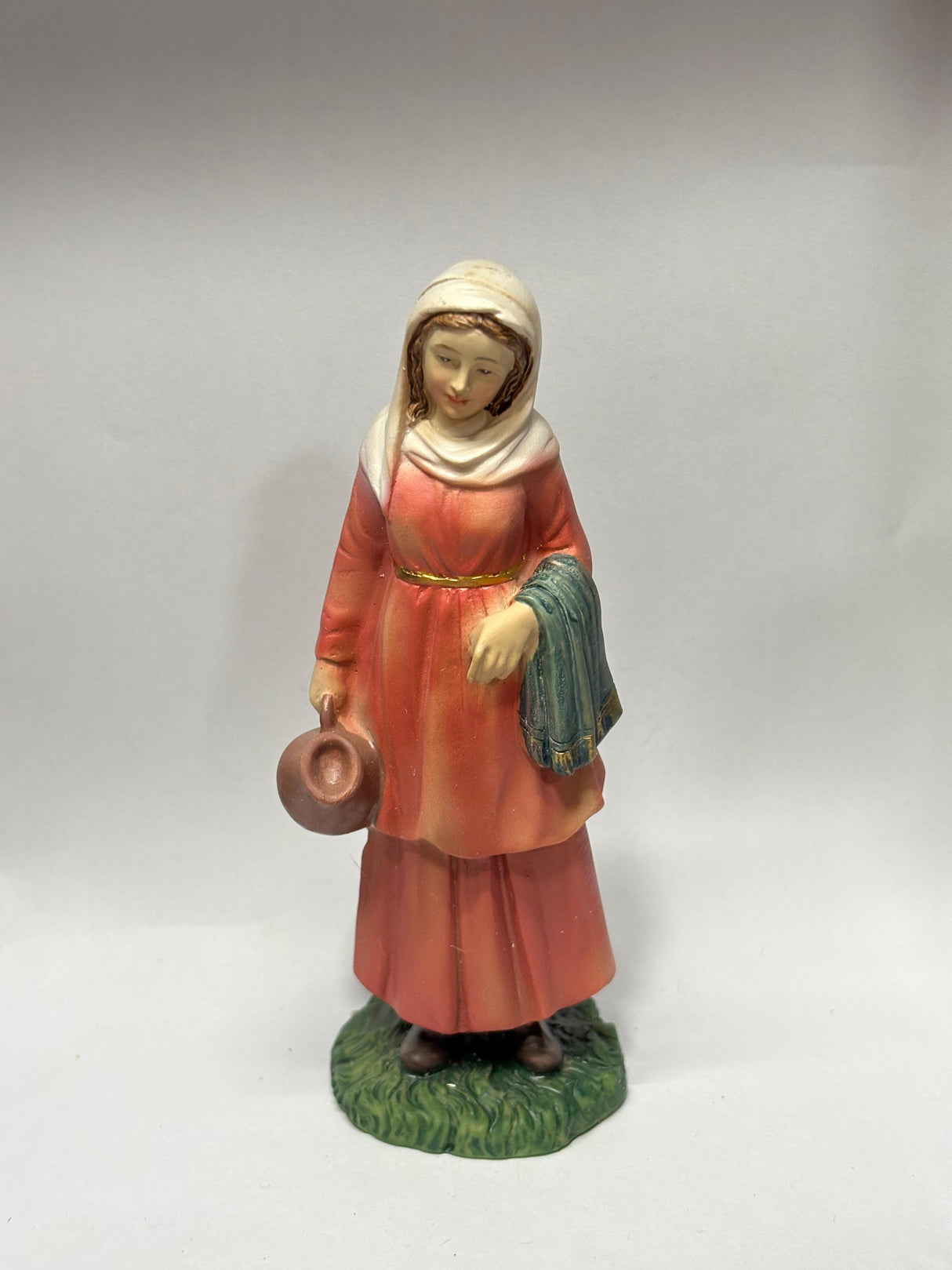 DONNA CON ANFORA CM 12