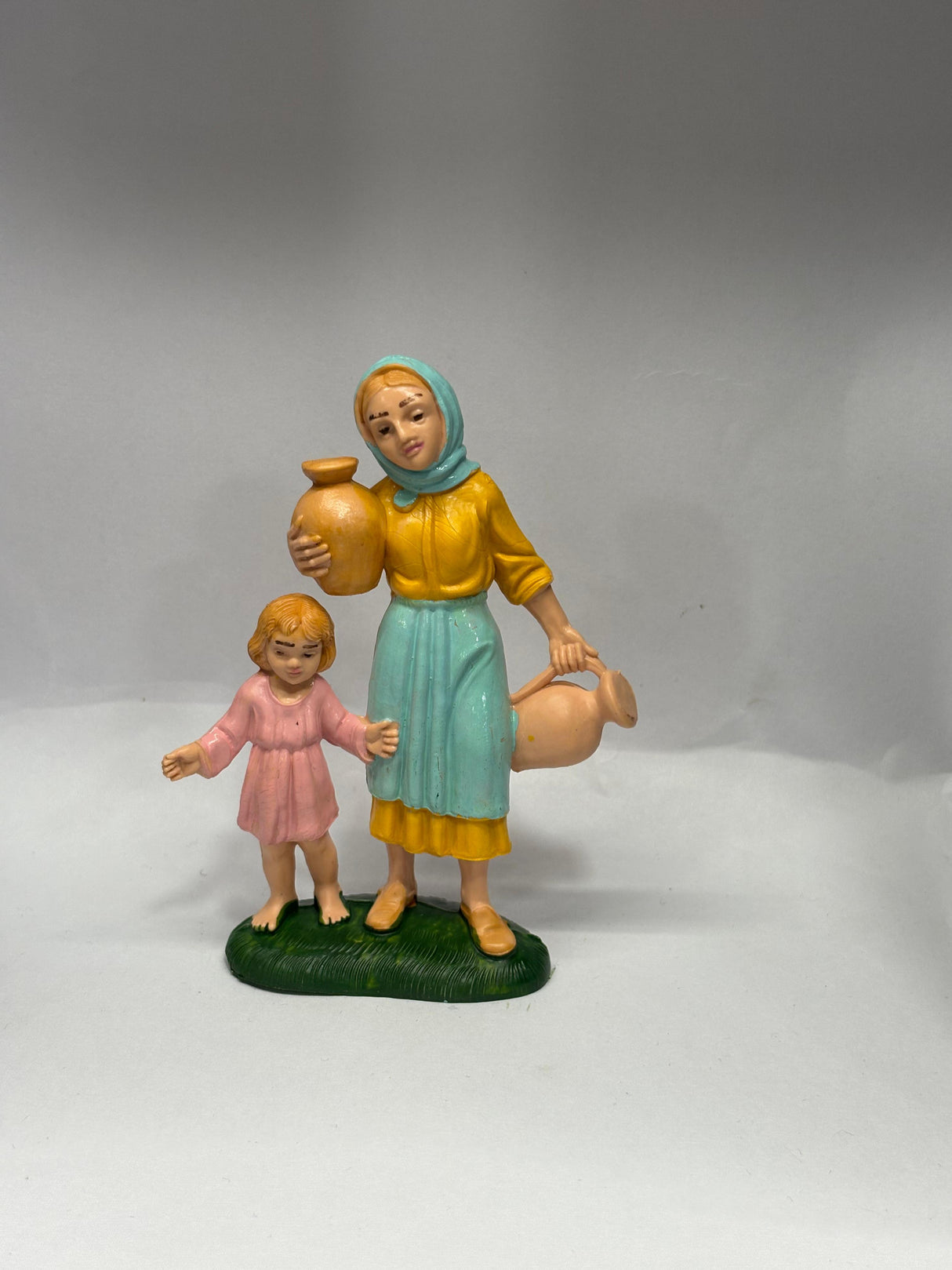 DONNA CON BAMBINA CM 10