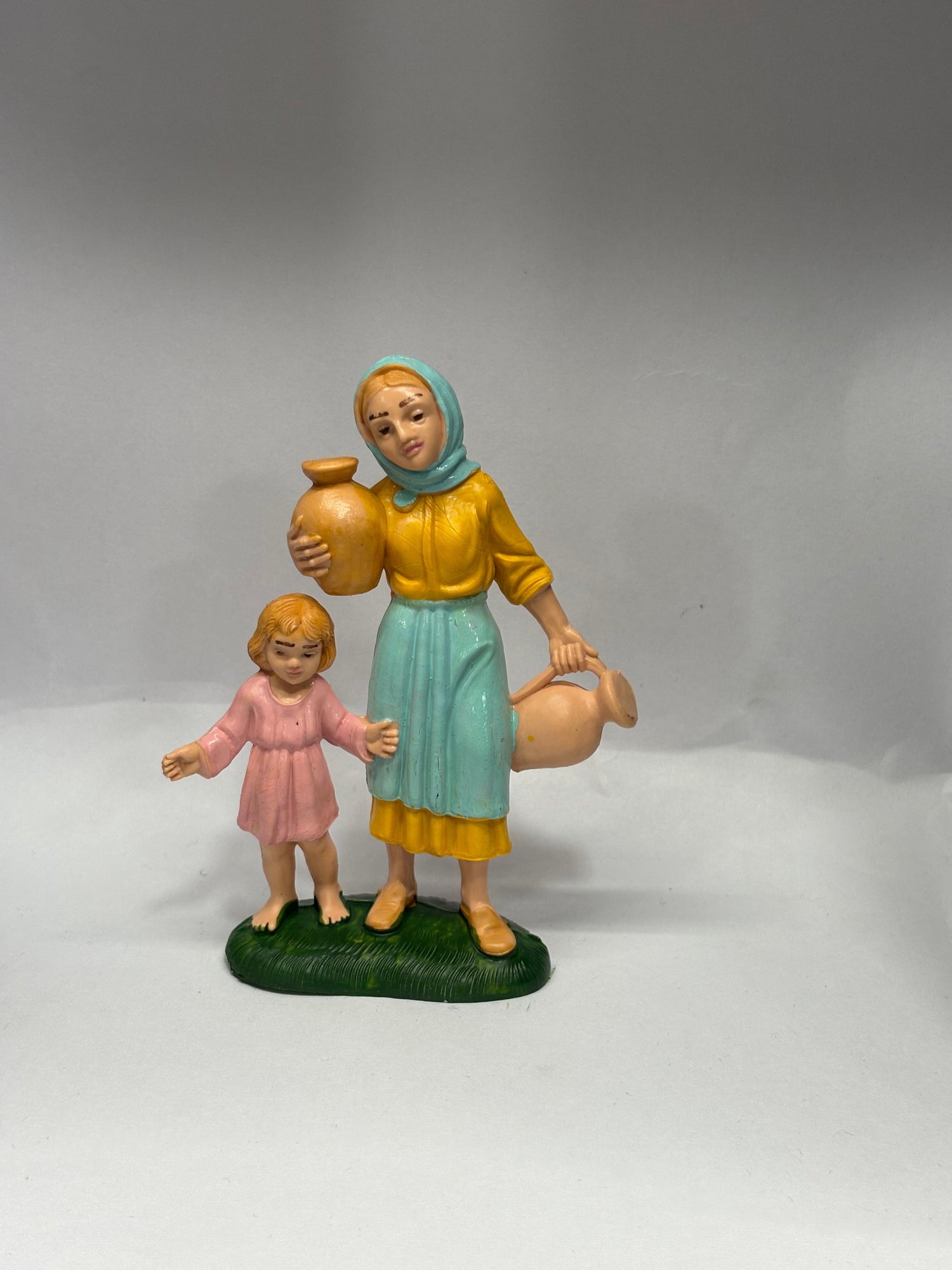 DONNA CON BAMBINA CM 10