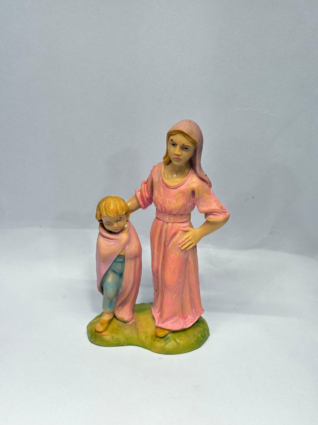 DONNA CON BAMBINO CM 9