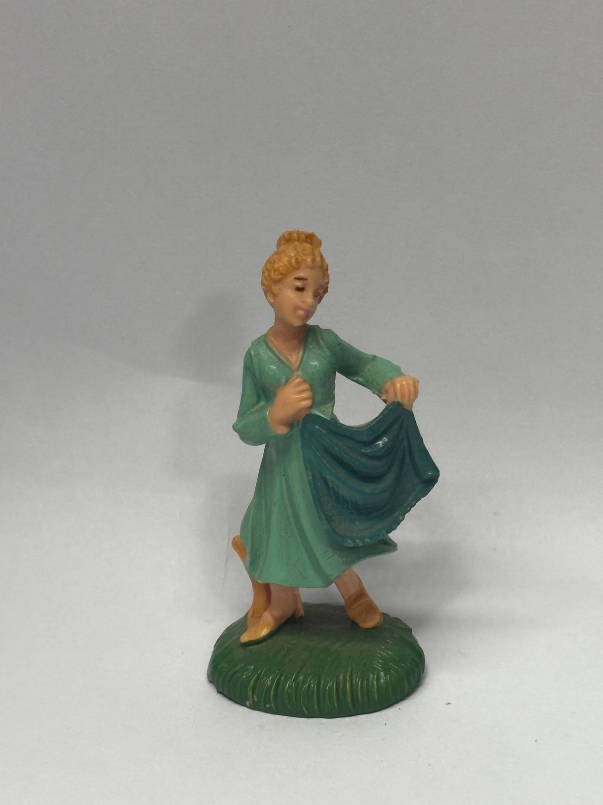 DONNA CON PANNI CM 6.5