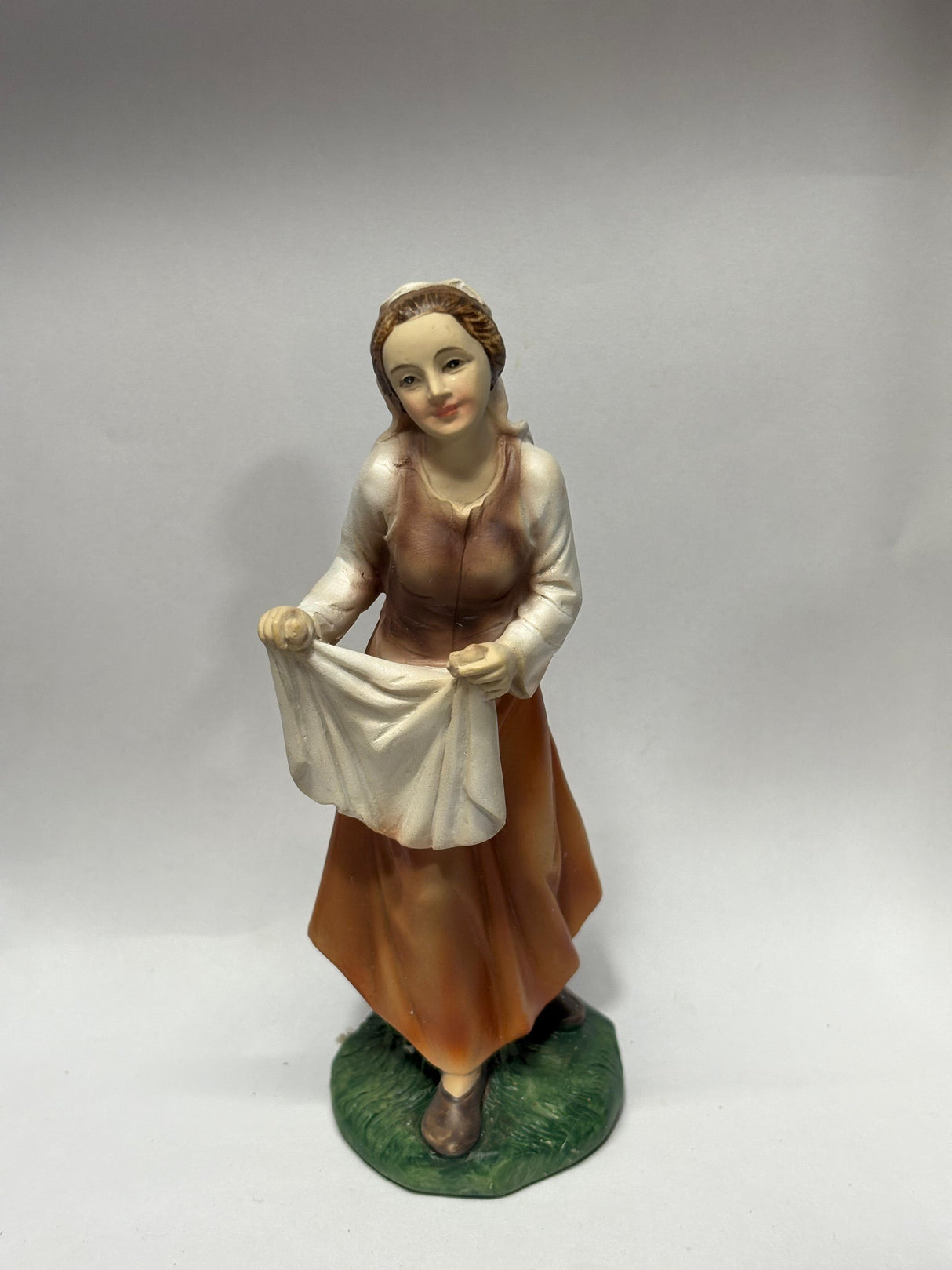 DONNA CON PANNO CM 12