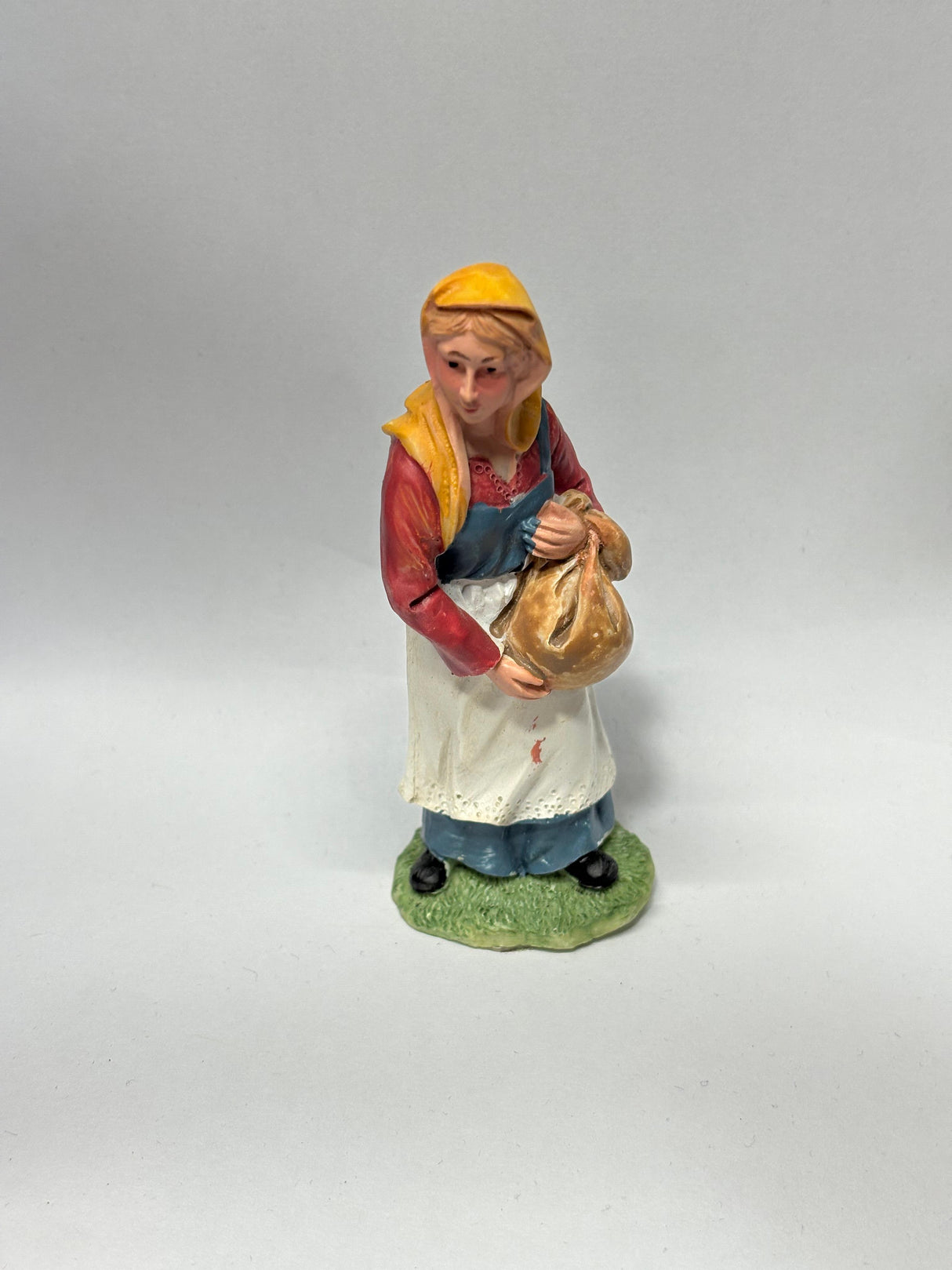 DONNA CON SACCO CM 10