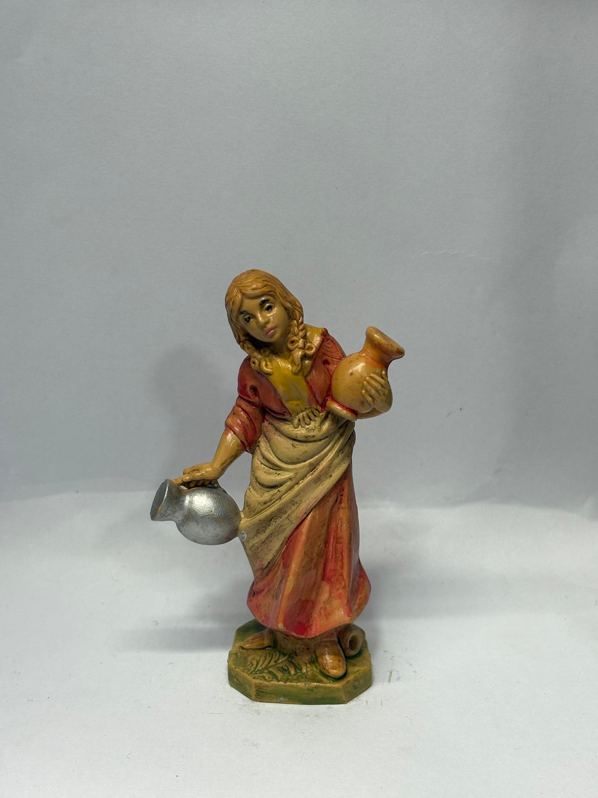 RAGAZZA CON BROCCHE CM 10