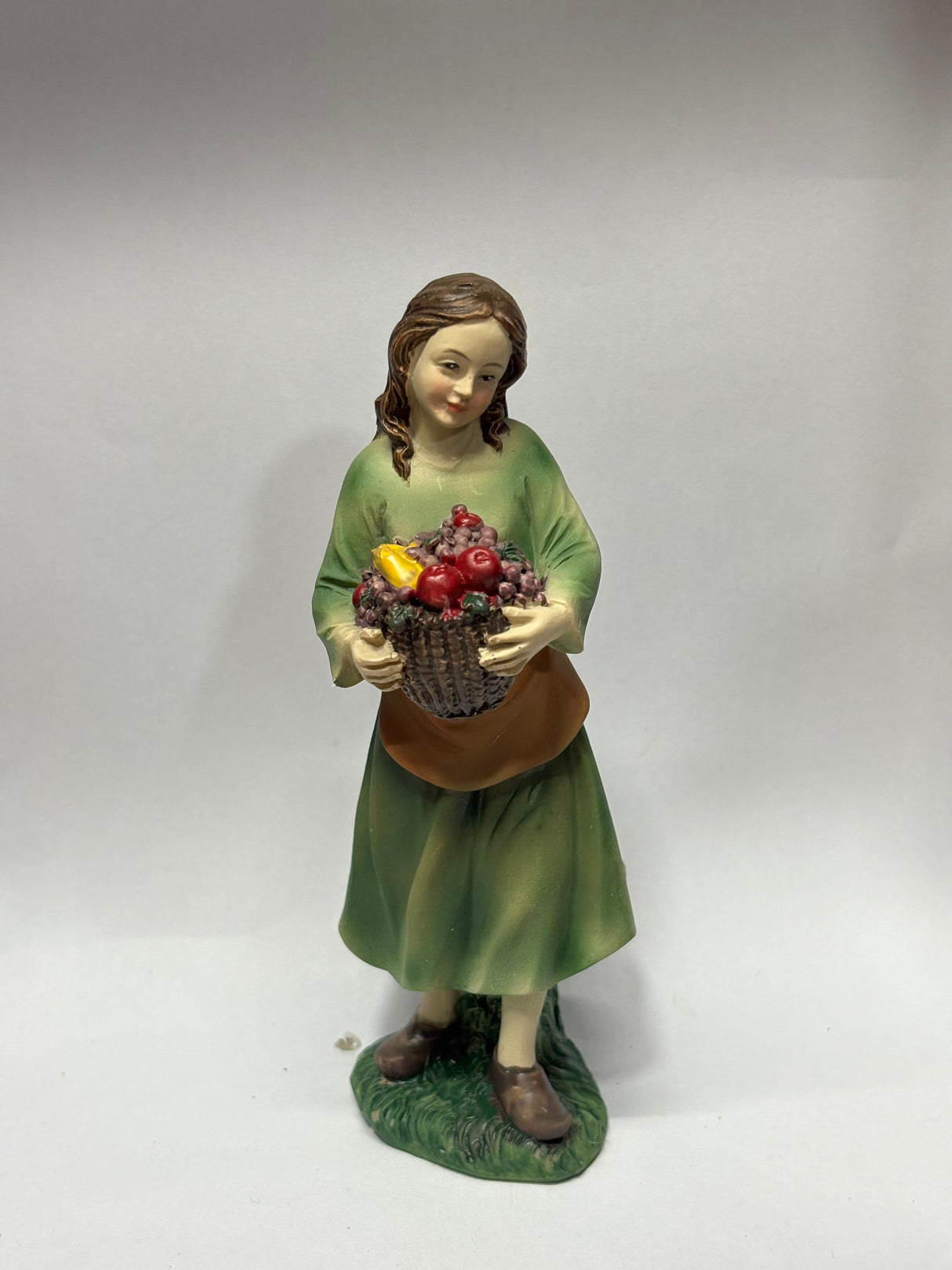 RAGAZZA CON CESTO DI FRUTTA CM 12