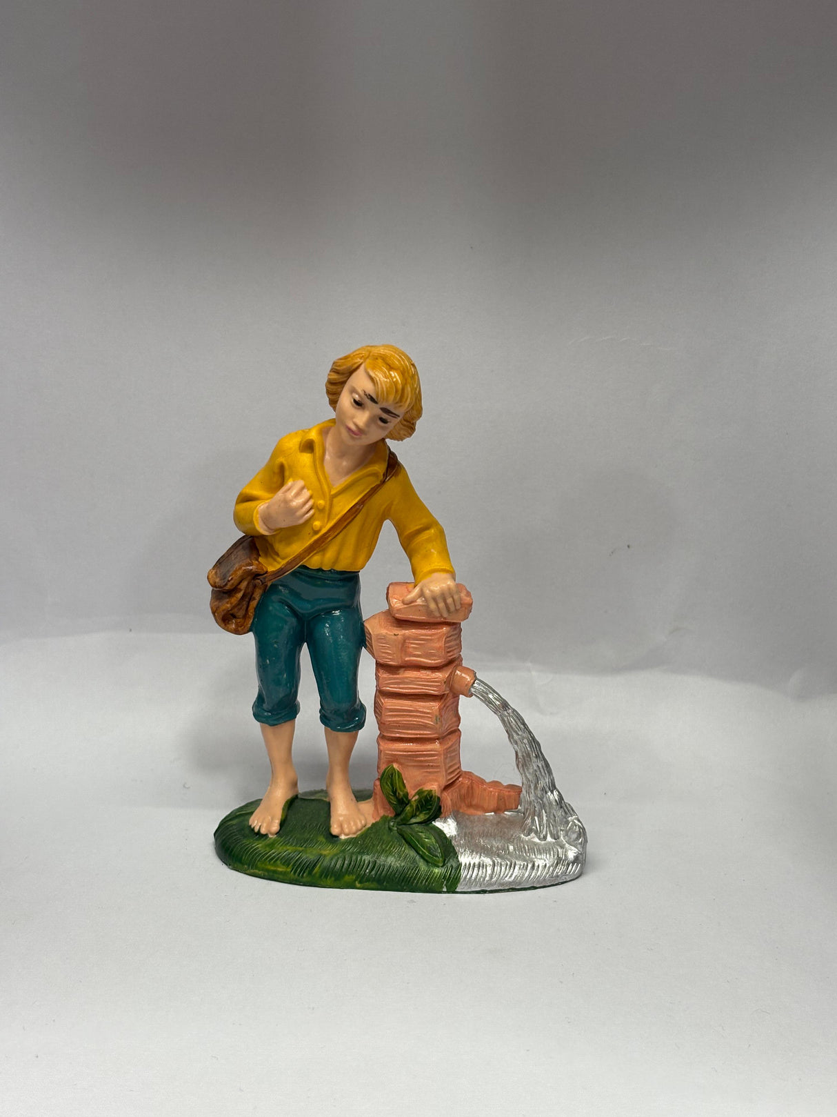 RAGAZZO ALLA FONTANELLA CM 10