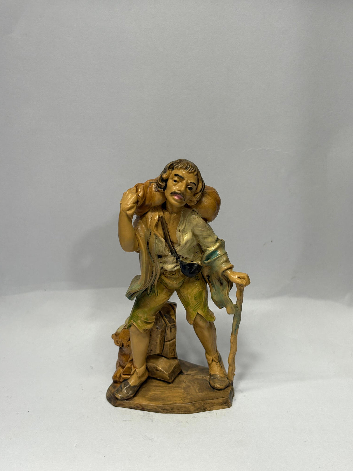 UOMO CON SACCHI CM 10