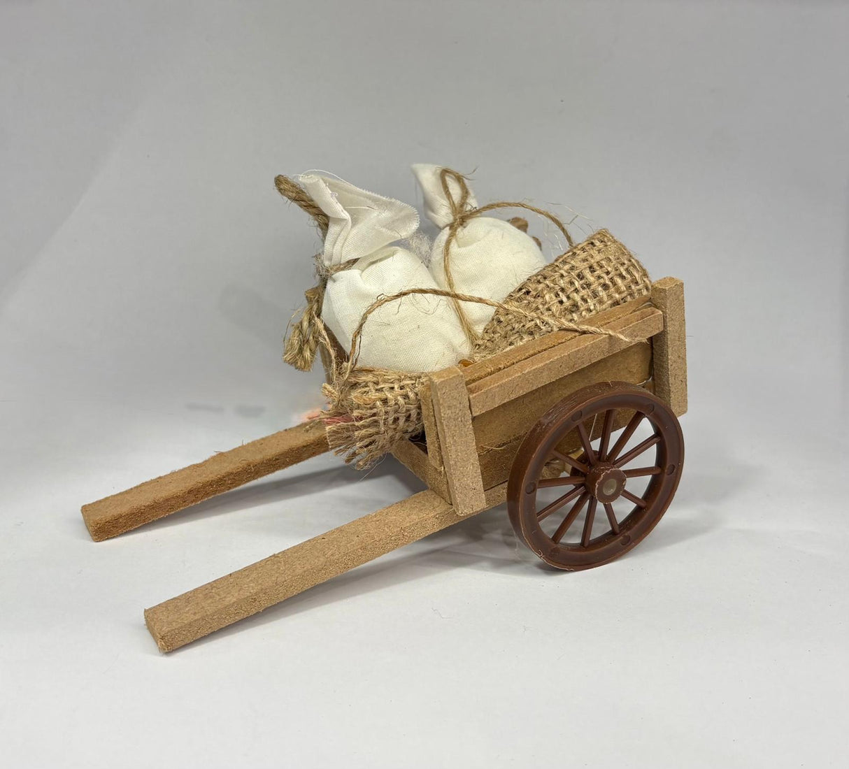 CARRETTO CON SACCHI O PAGLIA