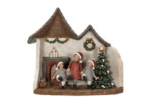 CASA CON ALBERO LUMINOSO E BIMBI