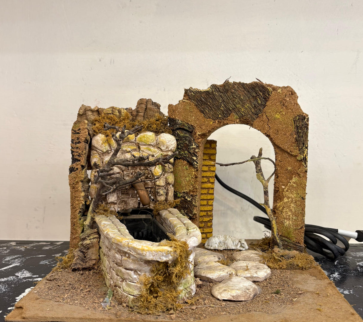 SCENARIO FONTANA FUNZIONANTE IN RESINA NACC4272